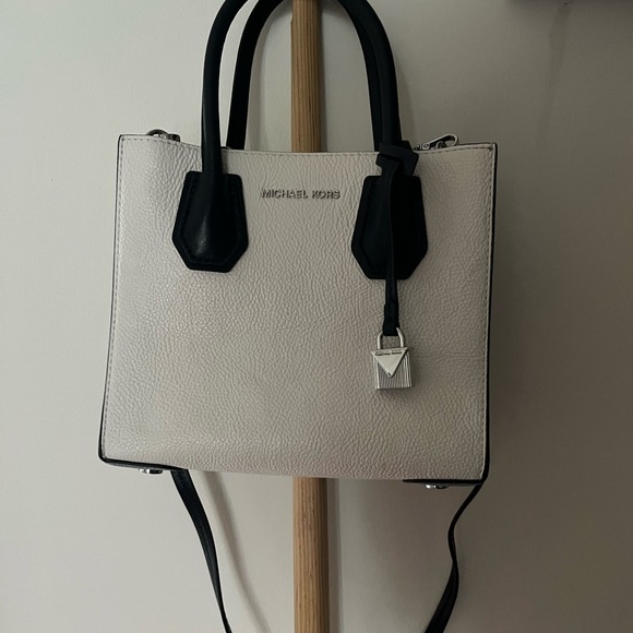 Michael Kors Mercer Messenger Bag - Blue & White. Comes with dust bag. - Picture 2 of 5